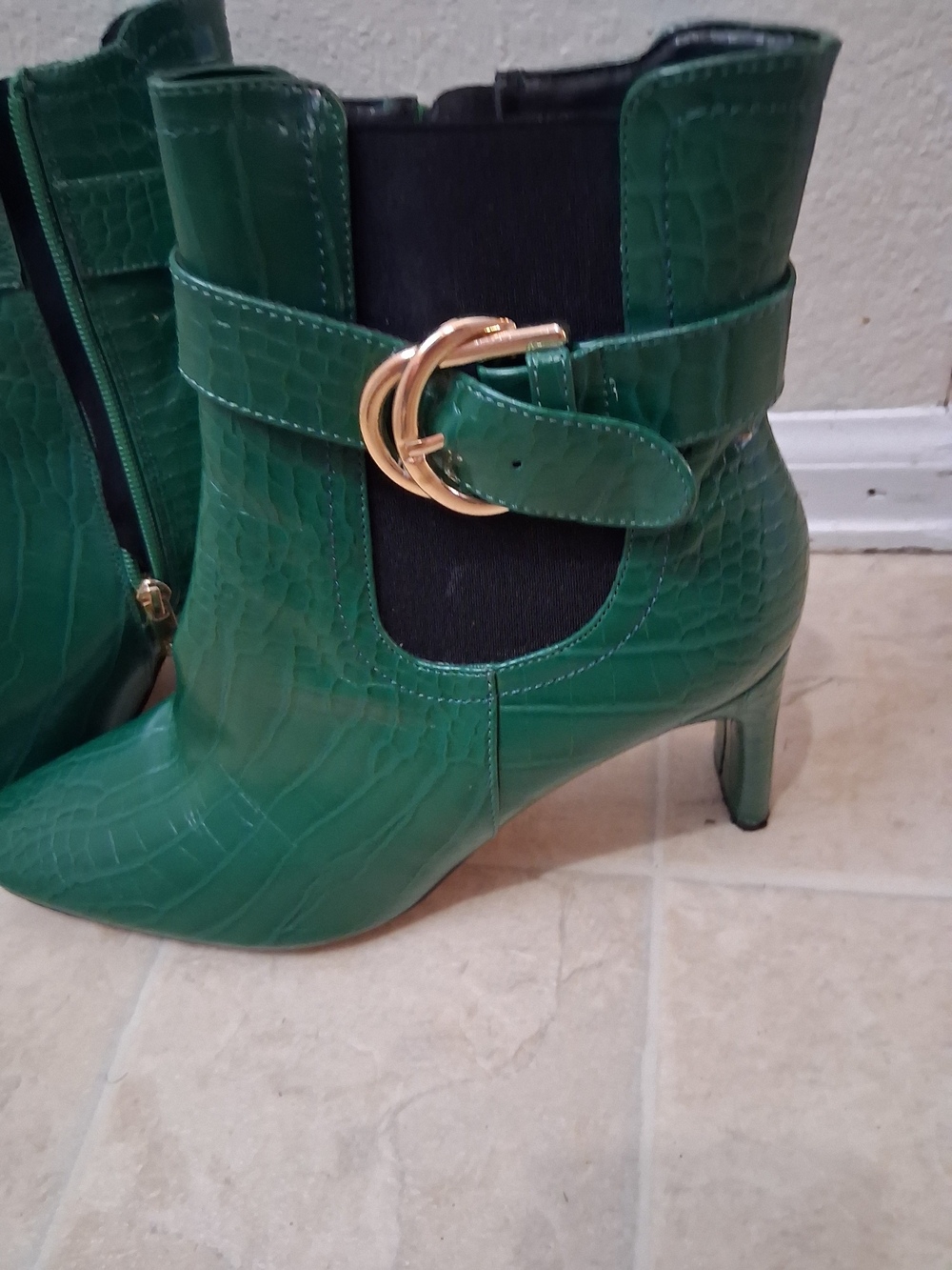 Women's Sz 8 Forest Green Croc-Embossed Ankle Booties with Gold Buckle